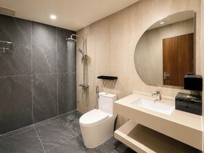 Doccia, soffione a pioggia, asciugacapelli, bidet