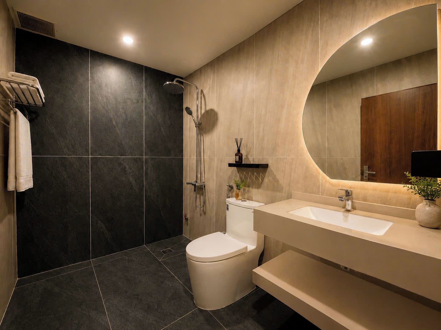 Economy Double Room | Bathroom | Shower, rainfall showerhead, hair dryer, bidet