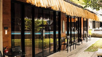 Villa 3 (40 Pax | Check-in 5:00PM · Check-out 3:00PM) | Speisen im Freien