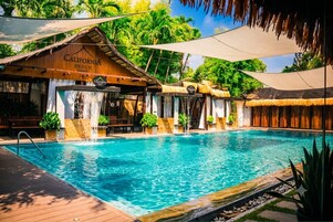4 piscinas al aire libre
