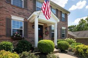 Exterior - Hot tub, Fire pit, Pool table, Ping-pong table, Sleeps up to 14! (Erlanger)