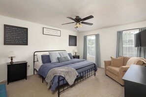 Room - Hot tub, Fire pit, Pool table, Ping-pong table, Sleeps up to 14! (Erlanger)