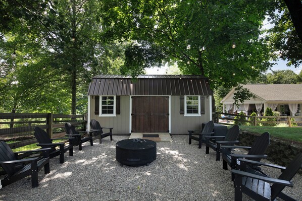 Terrace/patio - Hot tub, Fire pit, Pool table, Ping-pong table, Sleeps up to 14! (Erlanger)