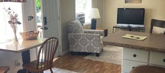 2 Bedroom Creekside Getaway Near the Hillbilly Trail System