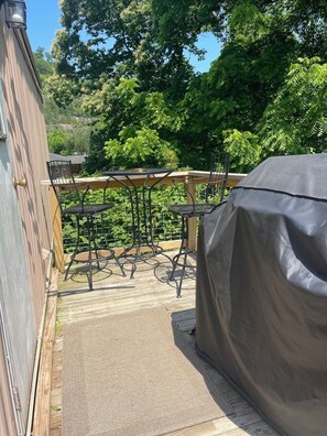 Outdoor dining - 2 Bedroom Creekside Getaway Near the Hillbilly Trail System (Jenkins)