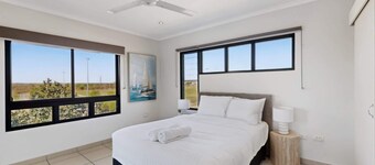 Peaceful 2-Bed Apartment with Private BBQ Balcony