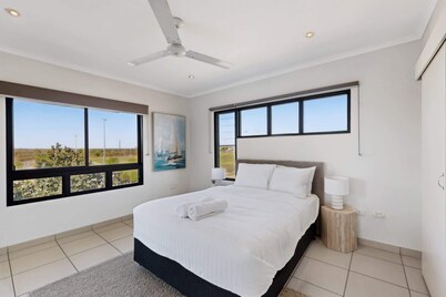 Peaceful 2-Bed Apartment with Private BBQ Balcony
