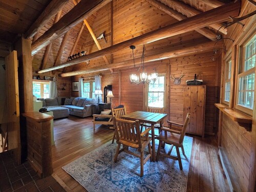 Highlands Hideaway - Secluded 4BR Forest Gem