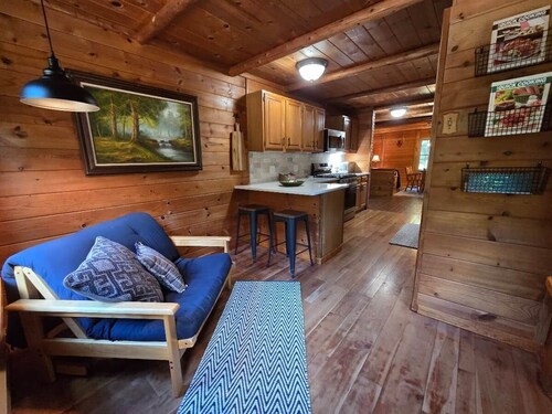 Highlands Hideaway - Secluded 4BR Forest Gem