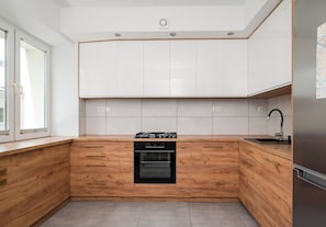 Kühlschrank, Ofen, Herdplatte, Geschirrspüler