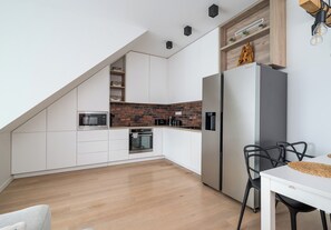 Kühlschrank, Ofen, Herdplatte, Geschirrspüler