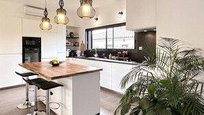 Fridge, microwave, oven, dishwasher - Gorgeous home in Leon (Leon)