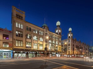 A historic building with arched windows and a clock tower at night. - Stylish 3BR Terrace Near Sydney CBD & USYD (Darlington)