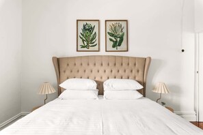 3 Schlafzimmer, Schreibtisch, Bügeleisen/Bügelbrett, WLAN