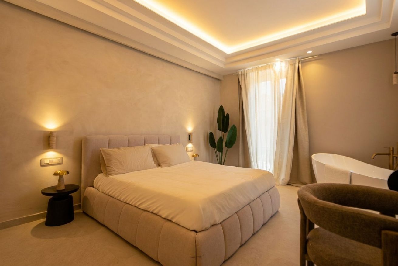 2 bedrooms, iron/ironing board, internet, bed sheets