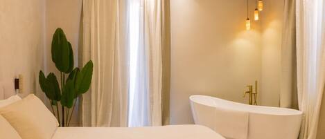 2 bedrooms, iron/ironing board, Internet, bed sheets