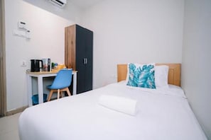 A hotel room with a bed, a desk, a chair, and a wardrobe. - Swing & Pillows @ Sunway Pyramid PJ (Petaling Jaya)
