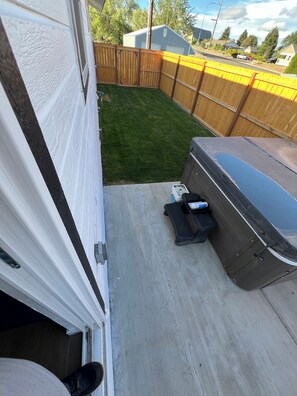 Terrace/patio - Charming 5-bedroom house with AC in Selah perfect for families (Selah)