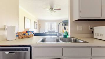 Coffee/tea maker, fridge, microwave, oven