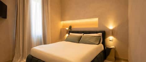 2 bedrooms, in-room safe, desk, iron/ironing board