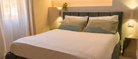 2 bedrooms, in-room safe, desk, iron/ironing board