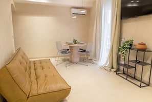 Living area - Lux, Stylish and Spacious Apartment w/ double terrace in the heart of Naples (Napoli)