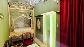 2 chambres, fer et planche à repasser, Wi-Fi, draps fournis