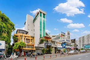 Unclassified image, 4 of 98, button - Lai Hotel Phu Nhuan - Near Tan Dinh Church & District 1 (Cau Kieu)