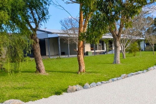 Charming, Spacious & Peaceful Goolwa Hideaway