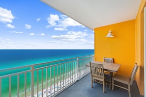Outdoor dining - Splash! Beachfront, FREE Beach Chair Service, 15th Floor (Panama City Beach)