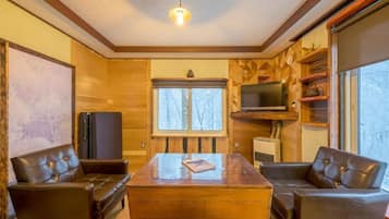 Basic House, 1 Bedroom, City View | Living area
