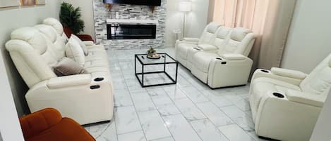Smart TV, fireplace