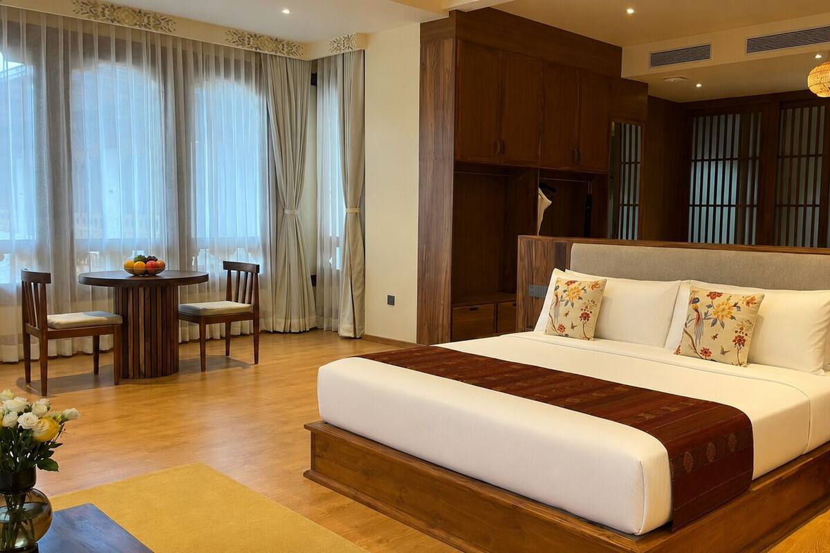 In-room safe, laptop workspace, blackout curtains, soundproofing