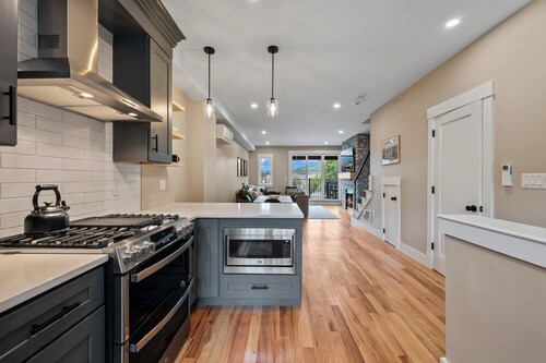 Wanderlust - New 2026 Ski Townhome - Walk to Town Square - Game Loft & Bar