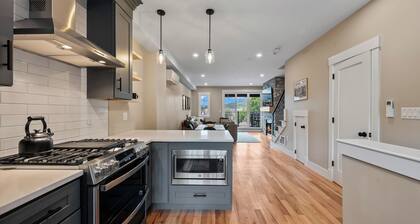 Wanderlust - New 2026 Ski Townhome - Walk to Town Square - Game Loft & Bar