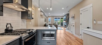 Wanderlust - New 2026 Ski Townhome - Walk to Town Square - Game Loft & Bar