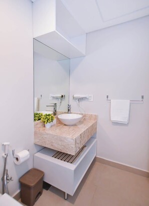 Apartamento, vistas a la ciudad | Baño