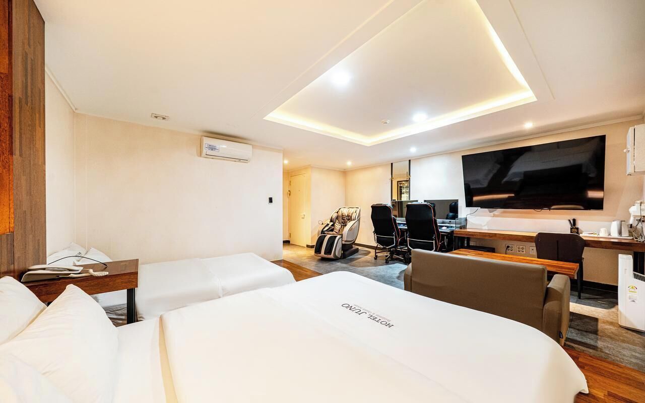 Signature Twin Room