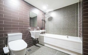 Signature Room | Bathroom - Bupyeong Byulha Hotel (Incheon)
