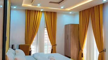 Classic Double Room | Desk, laptop workspace