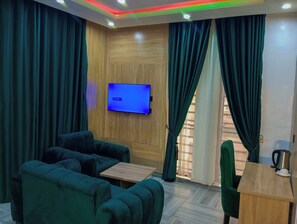 Superior Suite | Interior - JOEBROWN PALACE HOTEL & SUITE (Lagos)