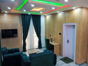 Superior Suite | Interior - JOEBROWN PALACE HOTEL & SUITE (Lagos)