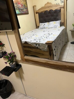 1 habitación, tabla de planchar con plancha, wifi y ropa de cama 