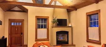Historic and Unique 1 bed, 1 bath. Sleeps 5!