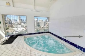 Spa - Upscale retreat in Darling Harbour next to ICC with free parking (Sydney)