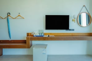 Basic Double Room | Interior - chaolaoseabreeze.com (Tha Mai)
