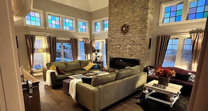 Luxury Family Villa | Northern Lights & Whales