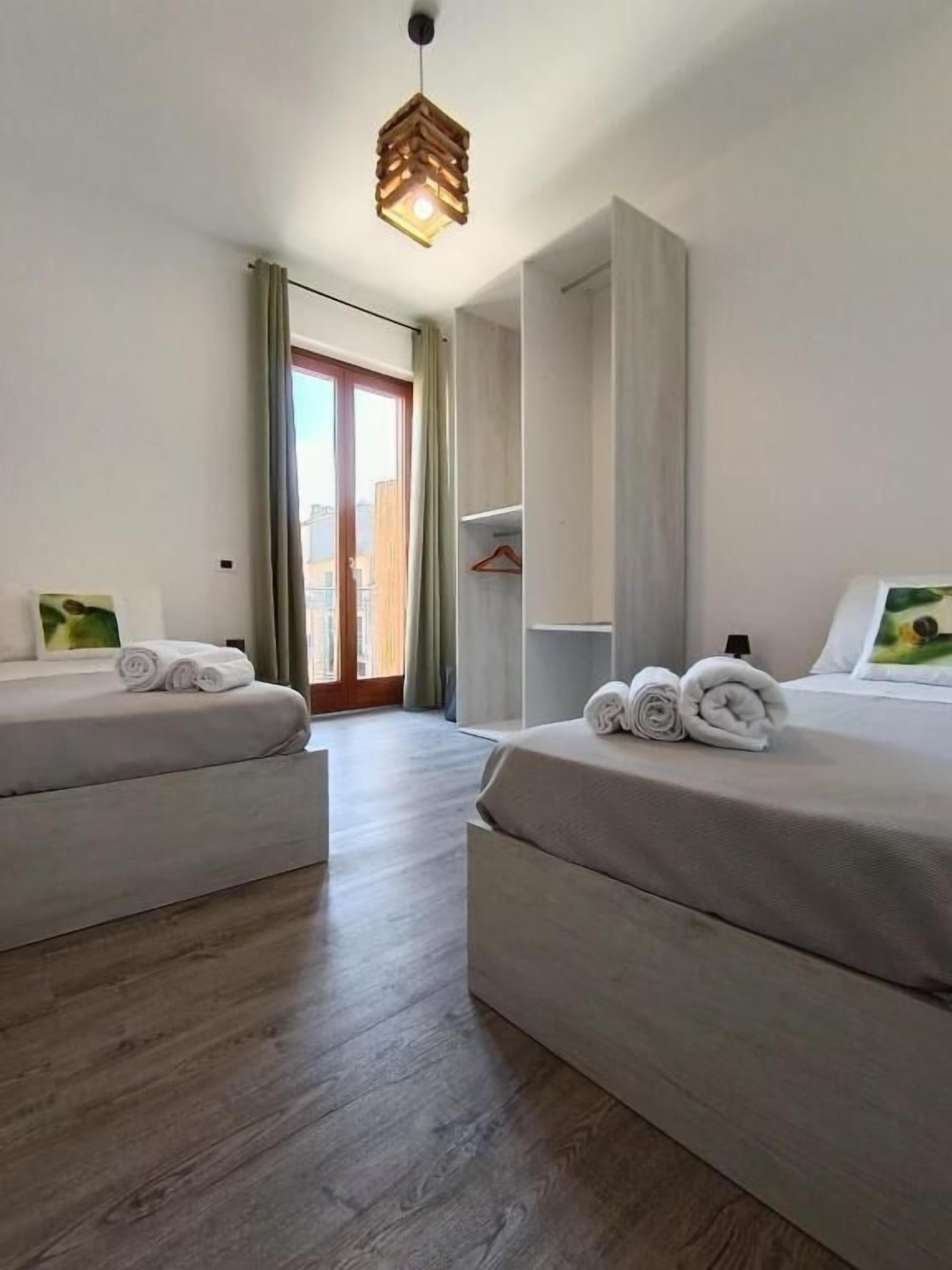 Comfort-Suite, Balkon, Stadtblick | Schreibtisch, laptopgeeigneter Arbeitsplatz, kostenloses WLAN