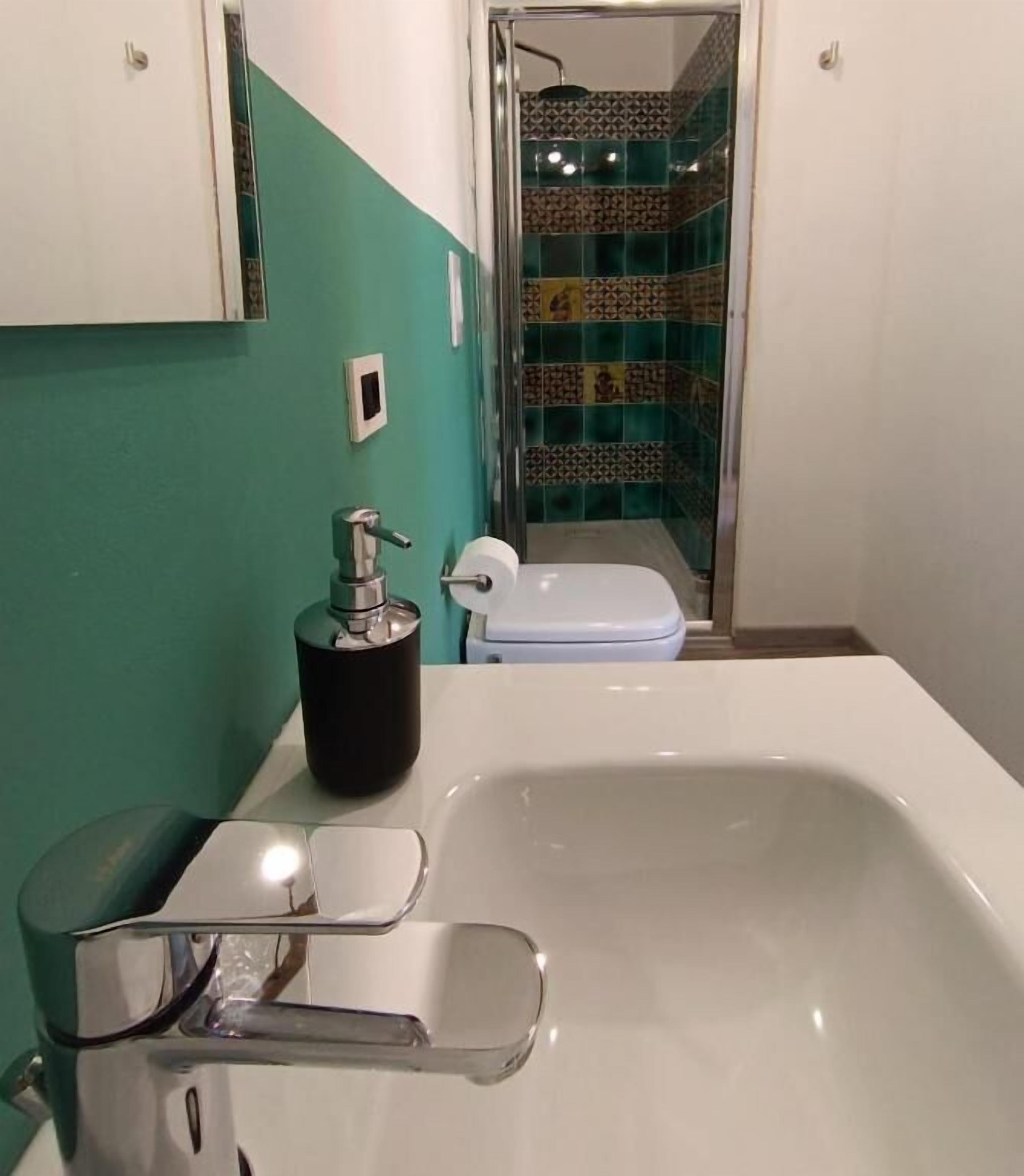 Chambre Deluxe Double ou avec lits jumeaux, balcon, vue ville | Salle de bain