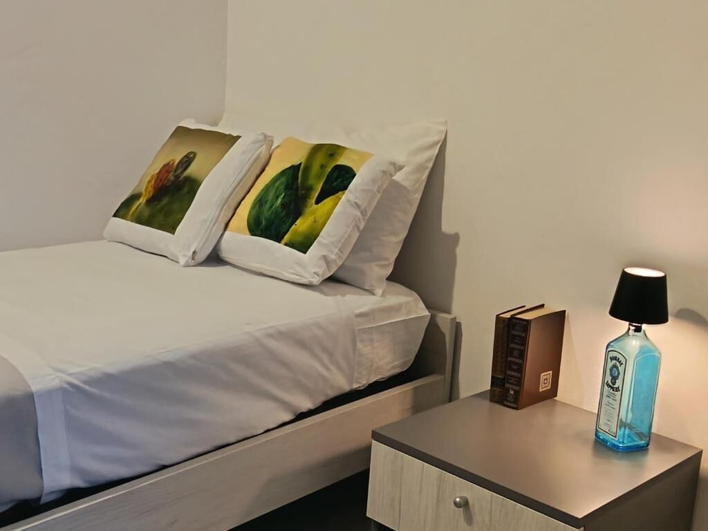 Comfort-Einzelzimmer, Balkon, Stadtblick | Schreibtisch, laptopgeeigneter Arbeitsplatz, kostenloses WLAN
